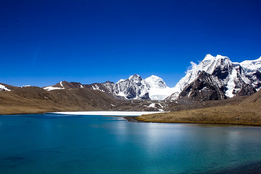 1080px-Gurudongmar.Lake