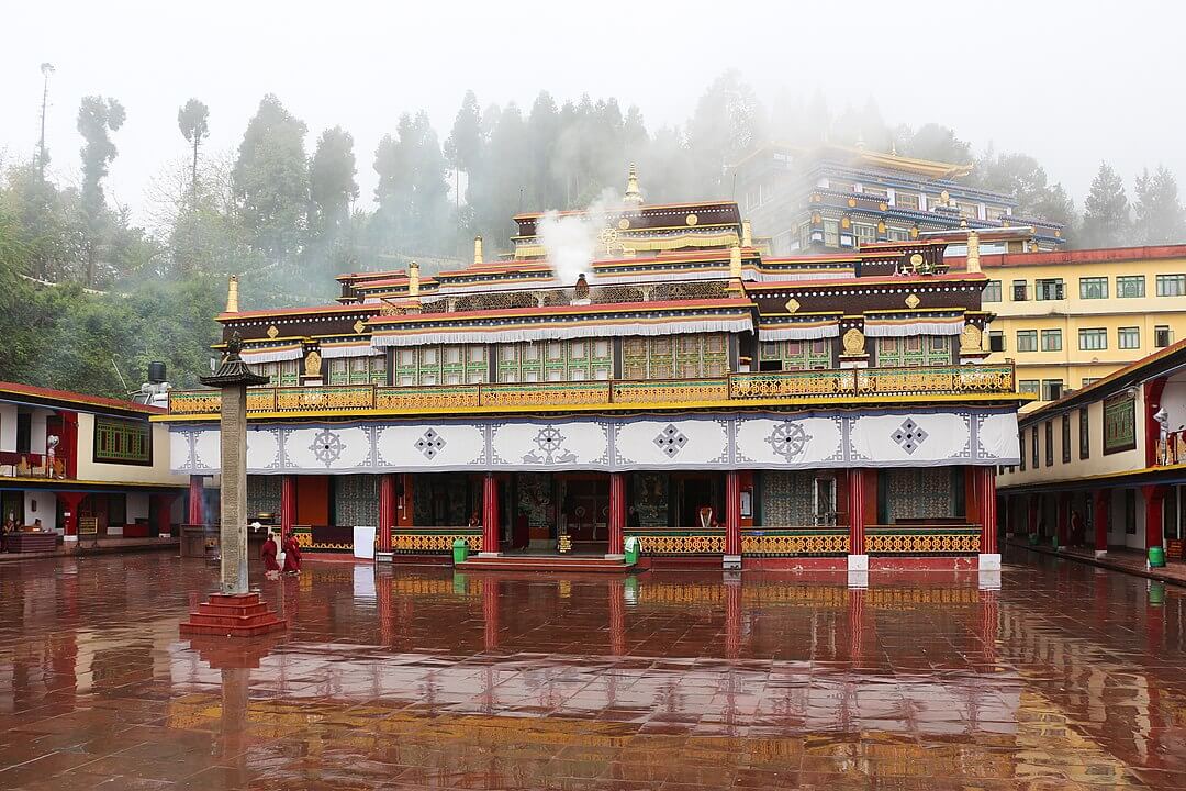 1080px-Rumtek_Monastery_04