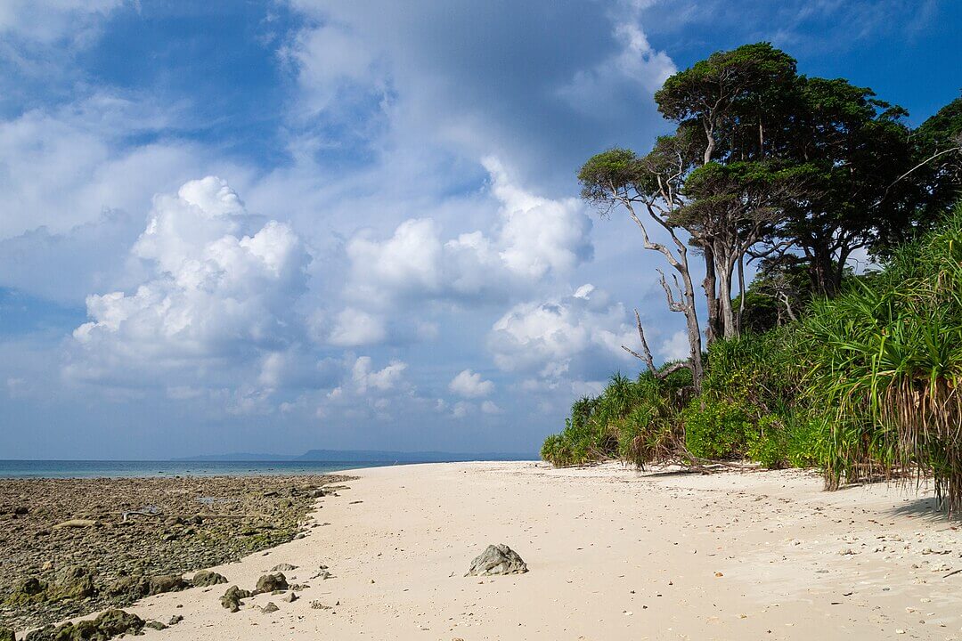 1080px-Shaheed_Island,_Andaman_Islands,_Tropical_beach