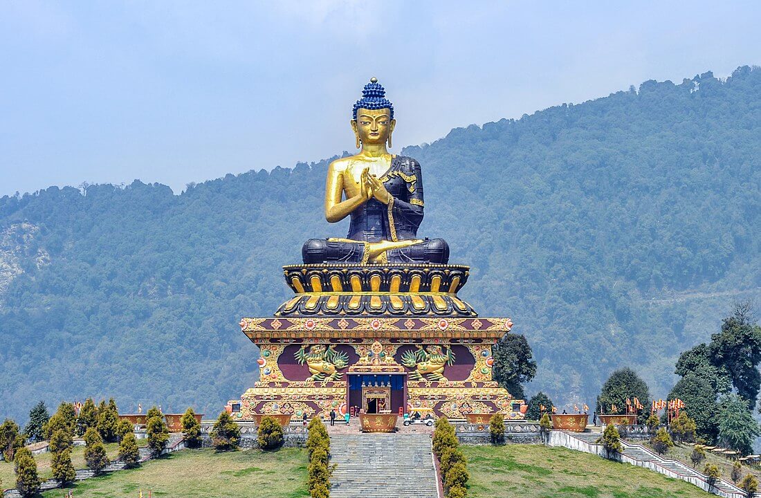 1100px-Buddha_statue_at_Buddha_Park_of_Ravangla,_Sikkim,_India_(1)