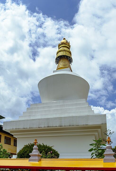 490px-Do-drul_Chorten_Stupa,_Gangtok,_Sikkim