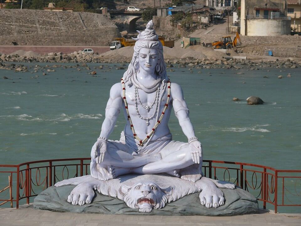 960px-Now_memory_Shiva_statue_near_Paramarth_Niketan