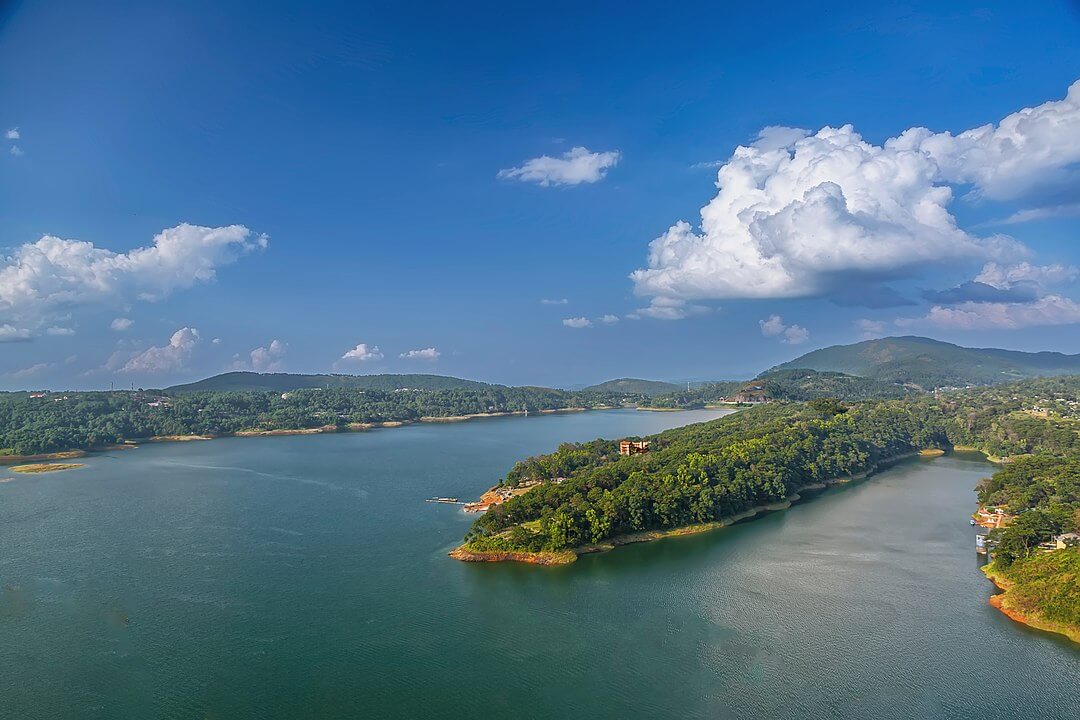 1080px-Umiam_Lake,_Shillong,_Meghalaya