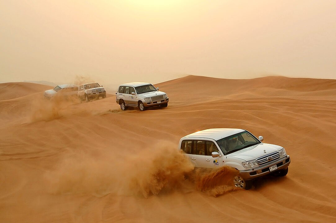 1083px-Dune_bashing,_Dubai,_2007_(08)