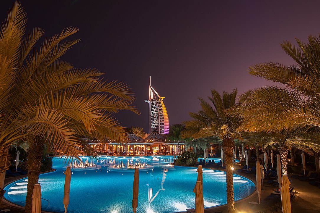 1084px-Burj_Al-Arab_(13996844503)