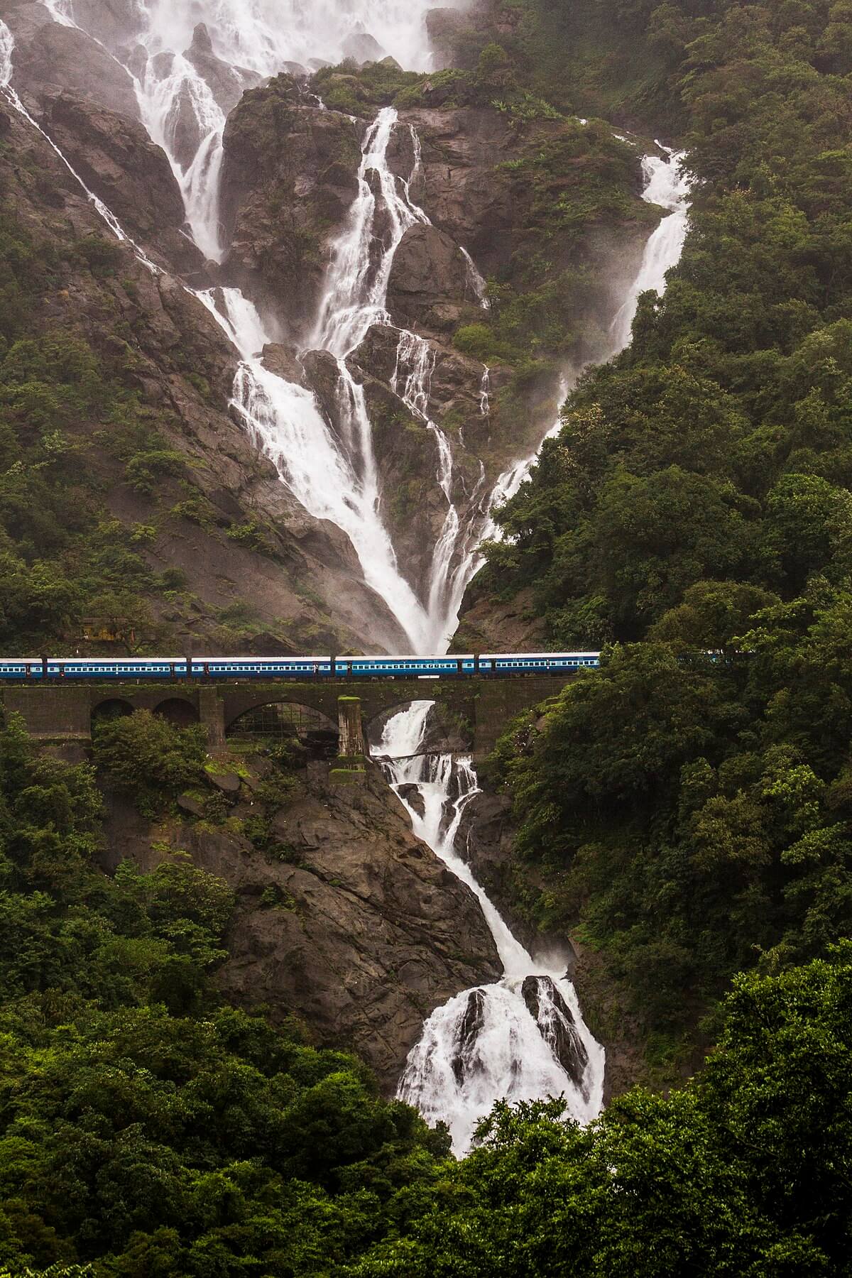 1200px-Doodhsagar_Fall