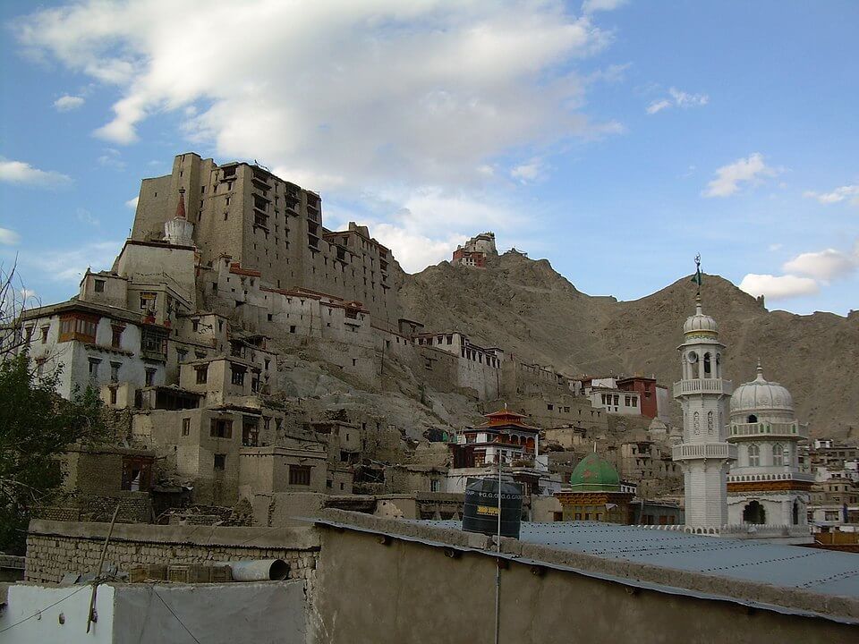 960px-Leh_Palace_and_Jama_Masjid_minarets